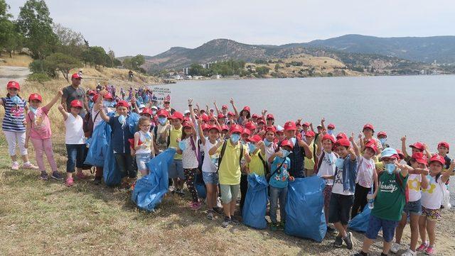 Çocuklar Foça’yı 167 kilo hafifletti