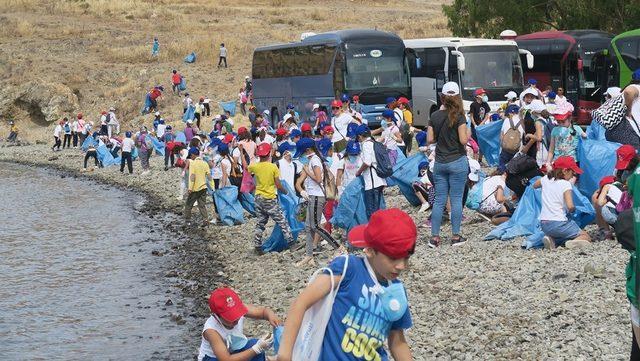 Çocuklar Foça’yı 167 kilo hafifletti