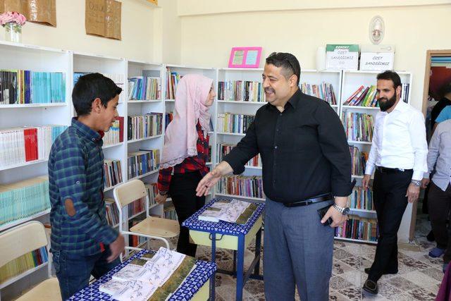 Okul yönetimi yazarları keşfetti, kitap bastırıp imza günü düzenledi