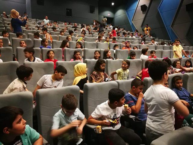 3 bin çocuğa sinema keyfi