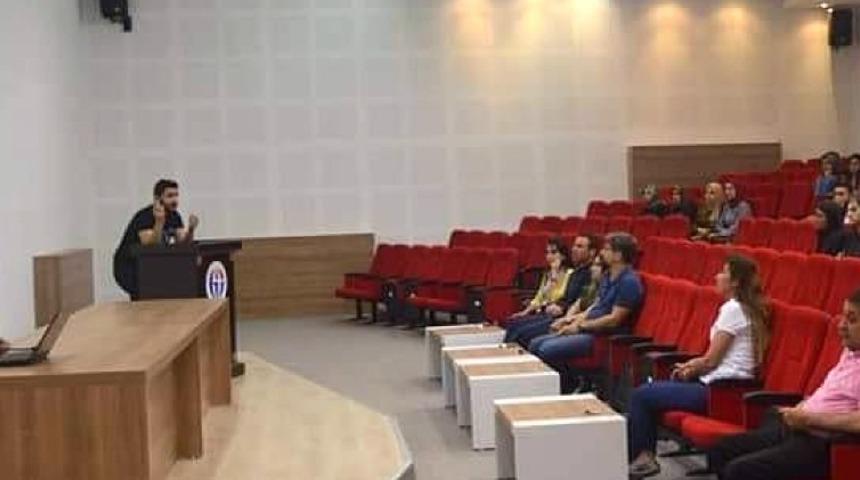 Nizip’te bilinçli ilaç kullanım konferansı