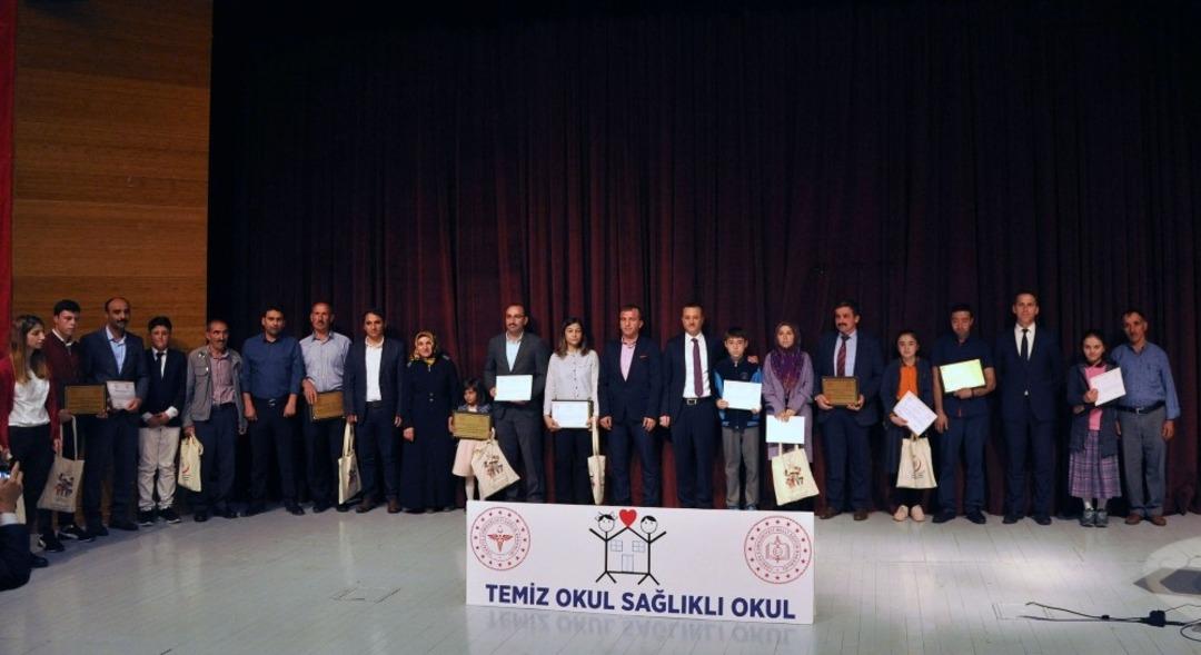 G&uuml;m&uuml;şhane&rsquo;deki okulların y&uuml;zde 77&rsquo;si Beyaz Bayrak sahibi