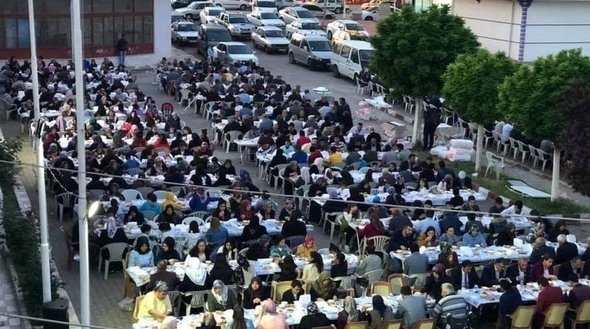 Çiçekdağı İlçe Belediyesi 2 bin kişiye ’Gönlümüz bir, Soframız bir’ iftarı düzenledi