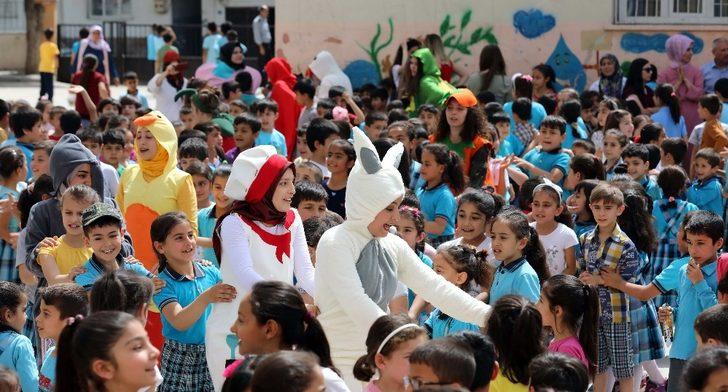 Üniversite öğrencileri minikleri doyasıya eğlendirdi G3