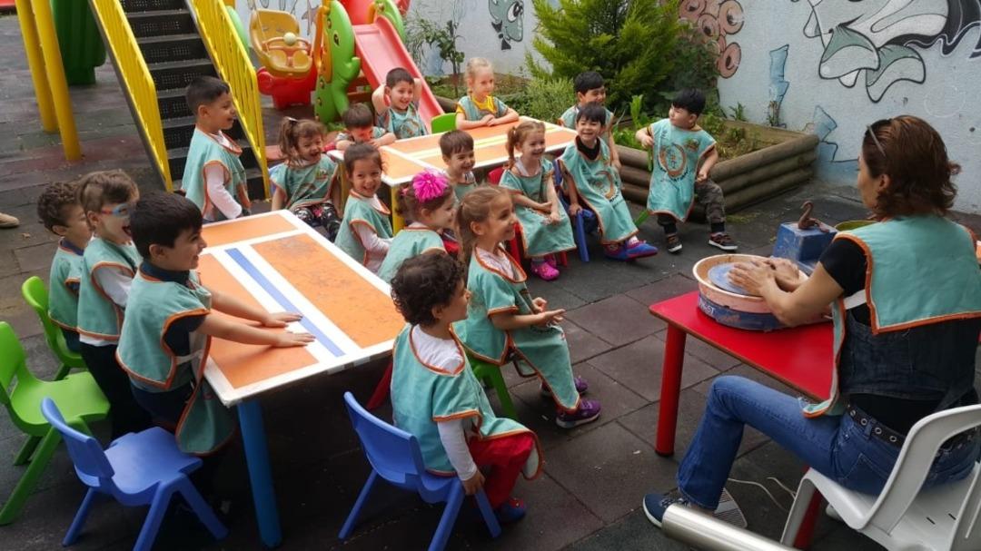 Maltepeli &ccedil;ocukların &ccedil;&ouml;mlek keyfi