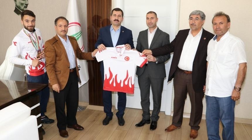 Avrupa şampiyonundan Baydilli&rsquo;ye ziyaret