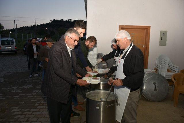 İnönü Belediyesi gönül sofrasını Dereyalak’ta açtı