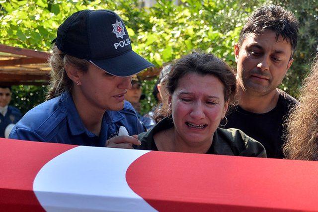 Öldürülen polis memuru Merve Ünal, Mersin'de toprağa verildi