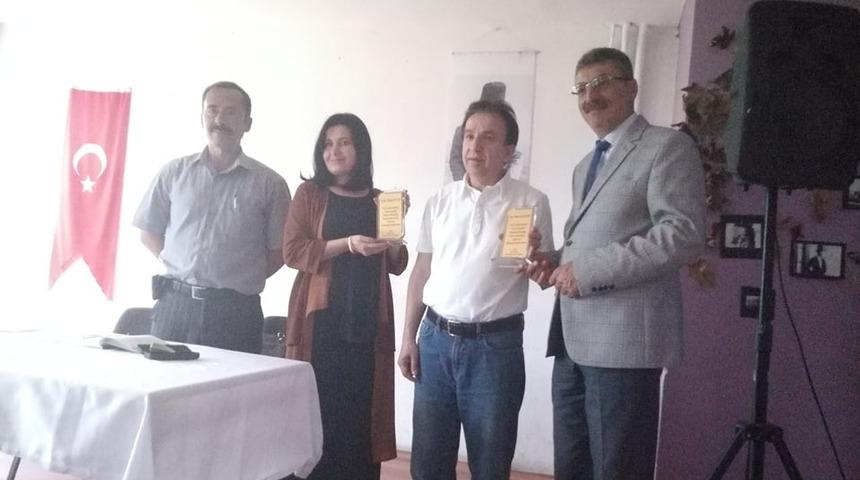 Pazaryeri&rsquo;nde yazarlar kitaplarını &ouml;ğrenciler i&ccedil;in imzaladı