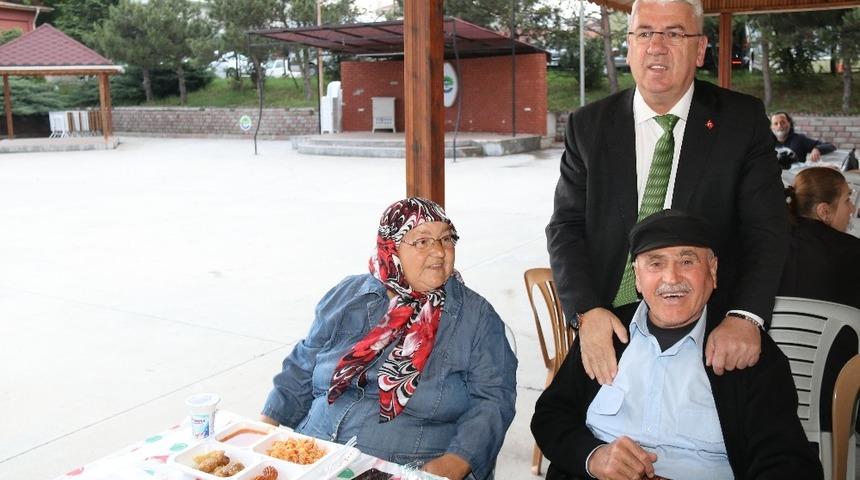 Sevgi sofralarının sonuncusu Marmaracık Mahallesi&rsquo;nde kuruldu