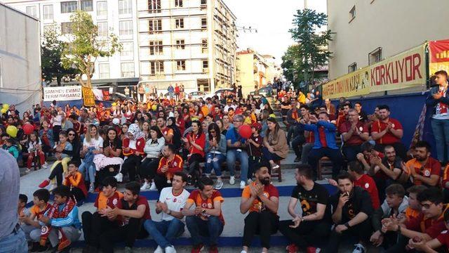 Başkan Yüksel, Ultraslan Velimeşe’nin şampiyonluk kutlamasına katıldı