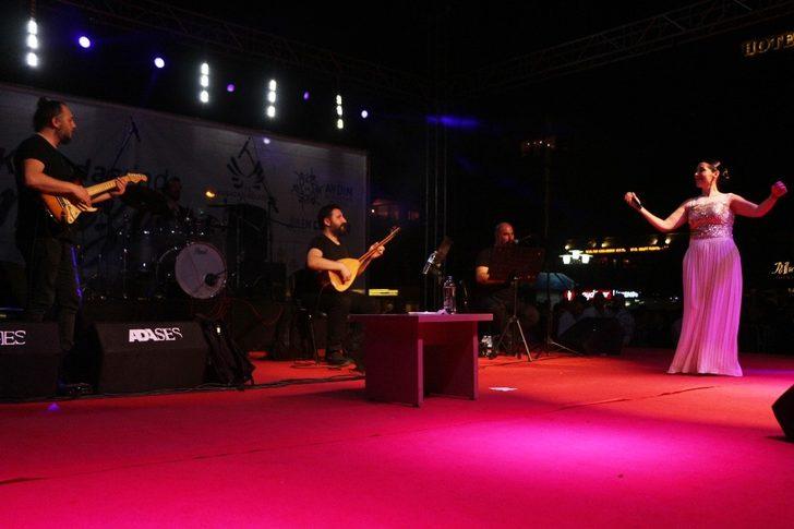 Gülay, Kuşadalı hayranlarıyla buluştu G2