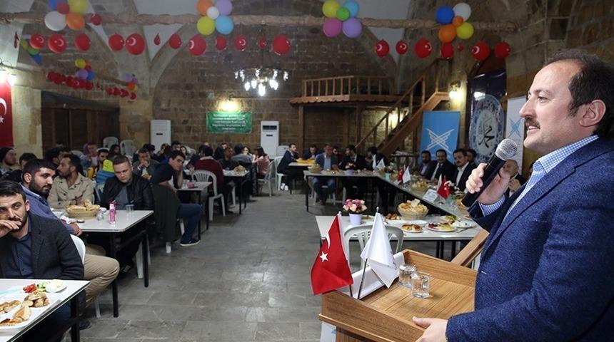 Vali Pehlivan, gen&ccedil;lerle sahurda buluştu