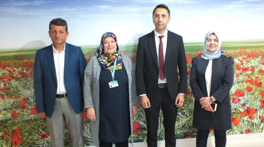 Hatice Tekin, &rsquo;yılın ebesi&rsquo; se&ccedil;ildi