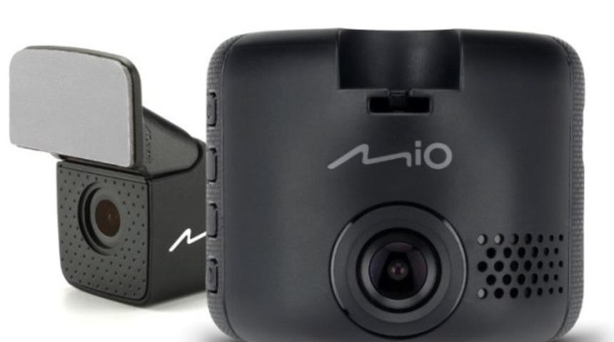 MiVue C380 Dual ara&ccedil; kamerası inceleme altında 