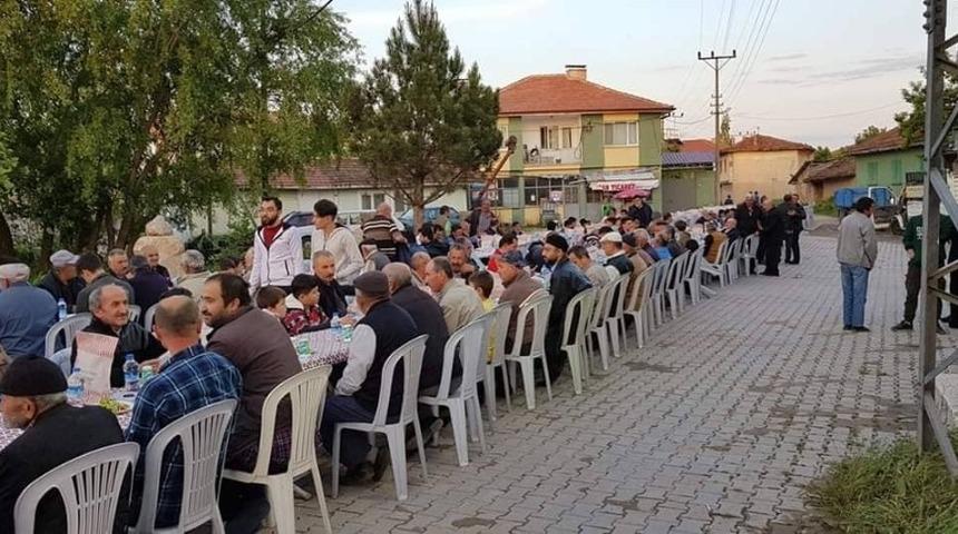 Köylü gençlerin geleneksel iftarı