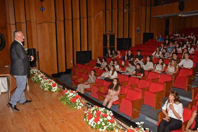 Her neslin alması gereken bir ders; ‘Adabımuaşeret’