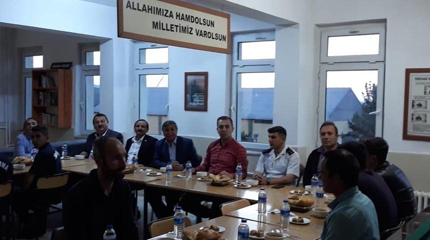 Altıntaş ilçe protokolü askerlerle iftar yemeğinde buluştu