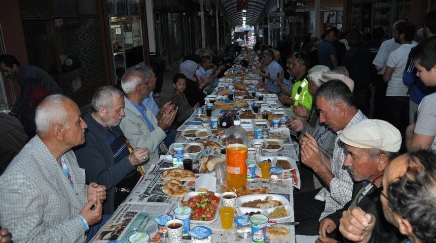 Kapalı çarşı esnafının geleneksel iftarı