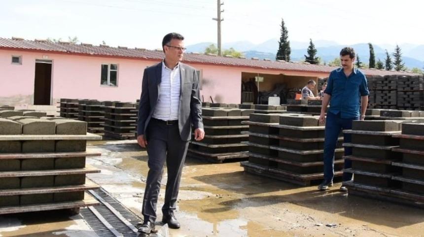 Alaşehir Belediyesi bordür taşını kendisi üretiyor