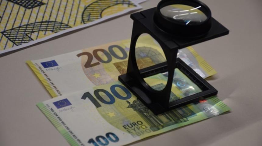 Yeni 100 ve 200 avroluk banknotlar tedavülde