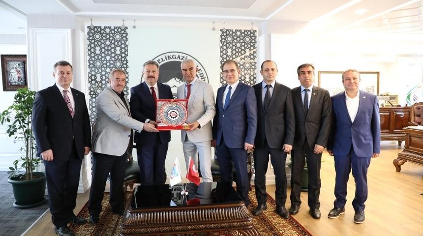 Başkan Dr. Mustafa Palancıoğlu &ldquo;Mimarsinan OSB&rsquo;de yağmur suyu kanalları tamamlandı ayrıca alternatif ulaşım ağı ile seri ve g&uuml;venli ulaşım sağlanacak&rdquo;