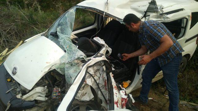 Beton mikseri ile hafif ticari araç çarpıştı, 1 kişi öldü