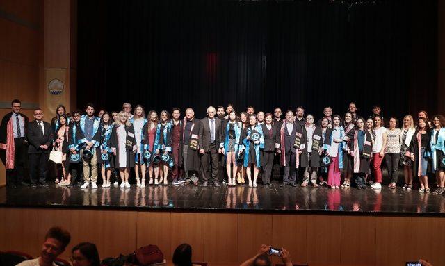 Trakya Üniversitesi Devlet Konservatuvarının genç sanatçılarının mezuniyet heyecanı