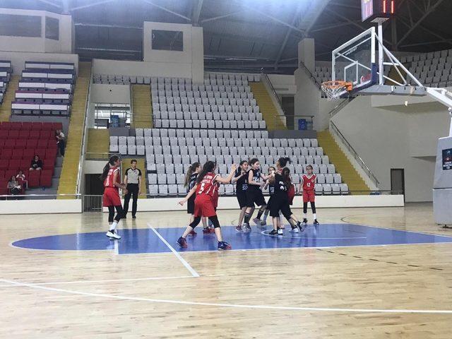 Turgutlulu küçük basketbolcular il birincisi oldu