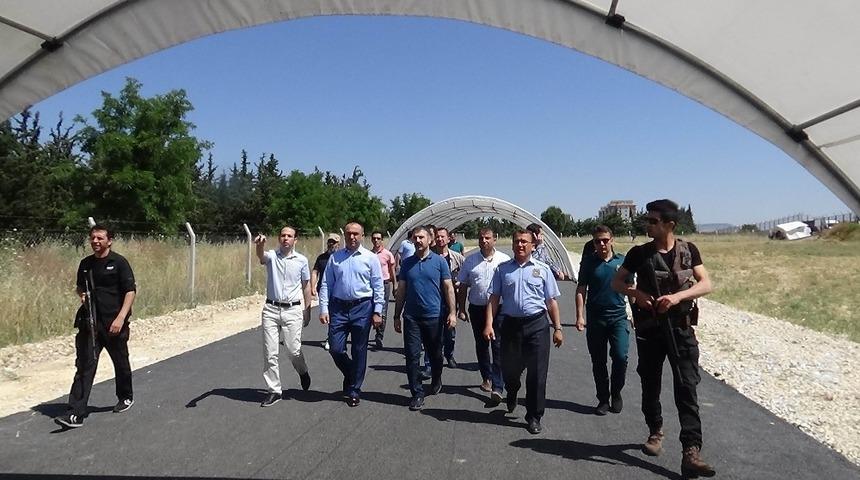 Vali Soytürk, Suriyelilerin ülkelerine gidişlerini denetledi