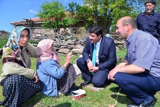 Köyde yaşayan vatandaşları sevindirecek hizmet