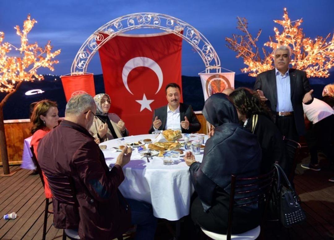 Şehit ve gazi aileleri iftarda buluştu