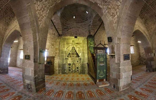 Tam Bir Sanat Eseri Olan Sivasi Hatun Camii Ziyaretçileri Hayran Bırakıyor