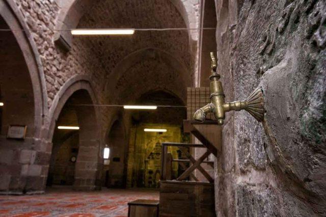 Tam Bir Sanat Eseri Olan Sivasi Hatun Camii Ziyaretçileri Hayran Bırakıyor