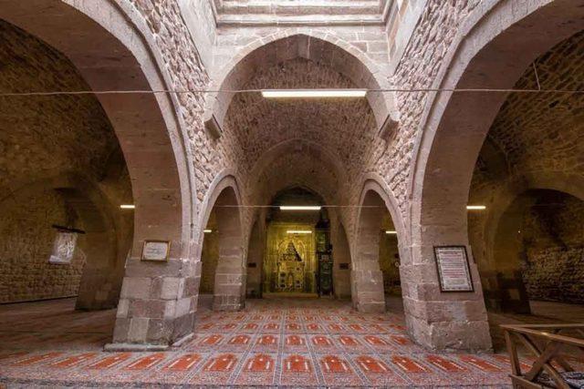 Tam Bir Sanat Eseri Olan Sivasi Hatun Camii Ziyaretçileri Hayran Bırakıyor