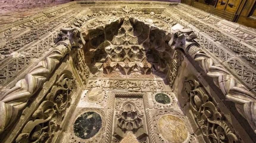 Tam Bir Sanat Eseri Olan Sivasi Hatun Camii Ziyaret&ccedil;ileri Hayran Bırakıyor