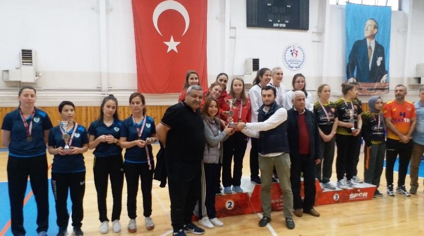 K&uuml;tahya Seramik Spor Kul&uuml;b&uuml; Bayan Masa Tenisi takımı 1.Lige y&uuml;kseldi