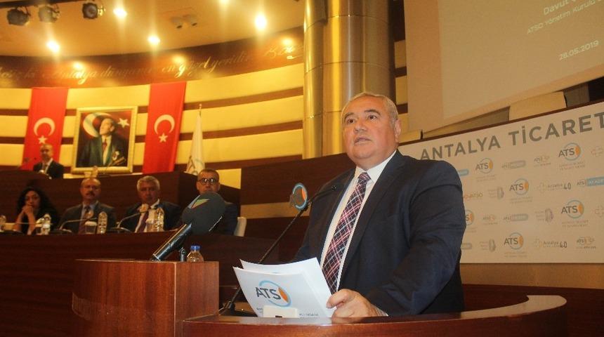 Çetin:  "Antalya’da cadde ticareti kalmadığı için ticaret AVM’lere sıkıştı"