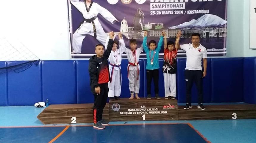 Madalyaları topladılar