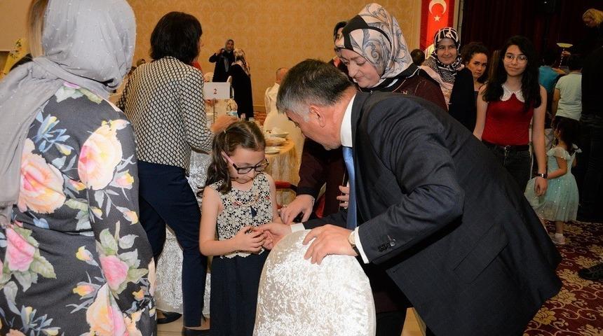 Vali Yazıcı, Sevgi Evleri&rsquo;nde kalan &ccedil;ocuklarla iftar yaptı