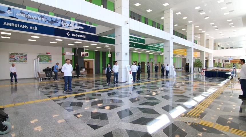 Kayseri Şehir Hastanesi Kalp Damar Cerrahisi Kliniğinden Başarılı Bir Abdominal Aort Anevrizması Operasyonu