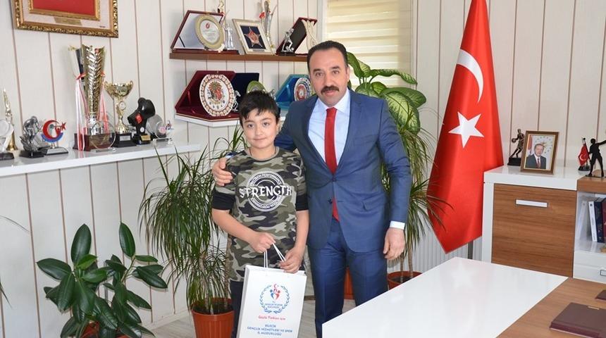 Başarılı sporculardan İl M&uuml;d&uuml;r&uuml; Yıldız&rsquo;a ziyaret