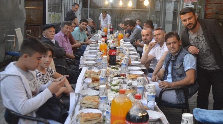 G&uuml;nl&uuml;ce k&ouml;yl&uuml;lerin Tavşanlı&rsquo;da iftar birlikteliği
