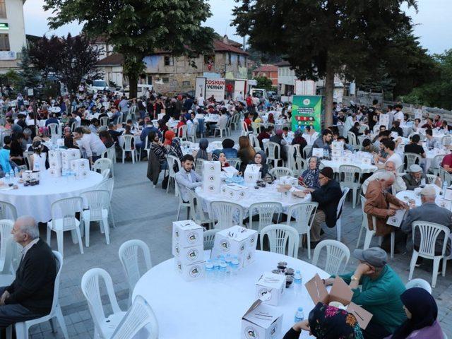 Orucunu Konuralp sakinleri ile açtı