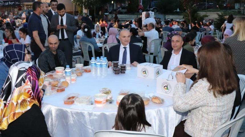 Orucunu Konuralp sakinleri ile açtı