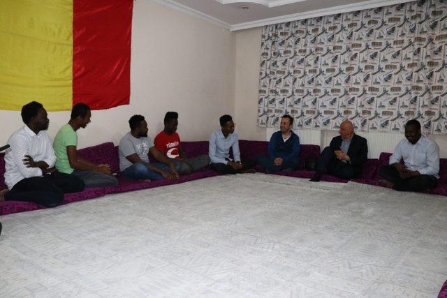 Rektör Durmuş’tan Afrikalı öğrencilere sahur ziyareti