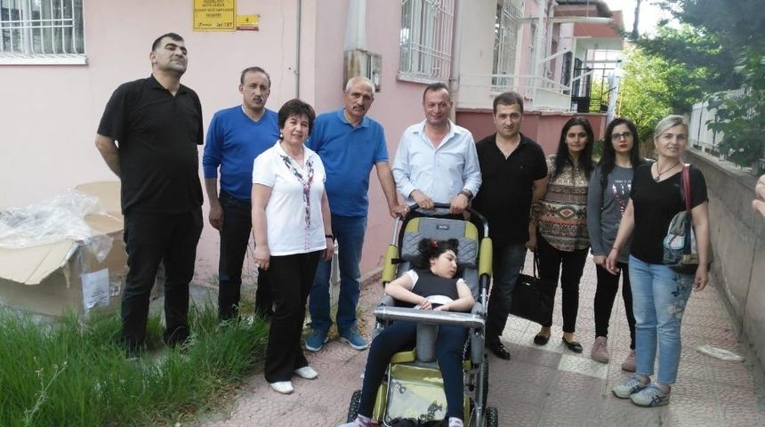 Elif Naz tekerlekli sandalyesine kavuştu