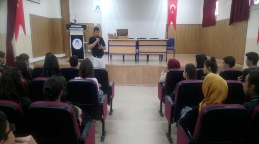 Öğrencilere "Proje Hazırlama Rehber" kitapçığı dağıtıldı