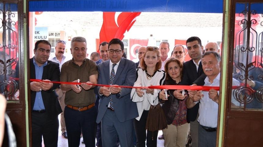 Kursiyerlerden yıl sonu sergisi