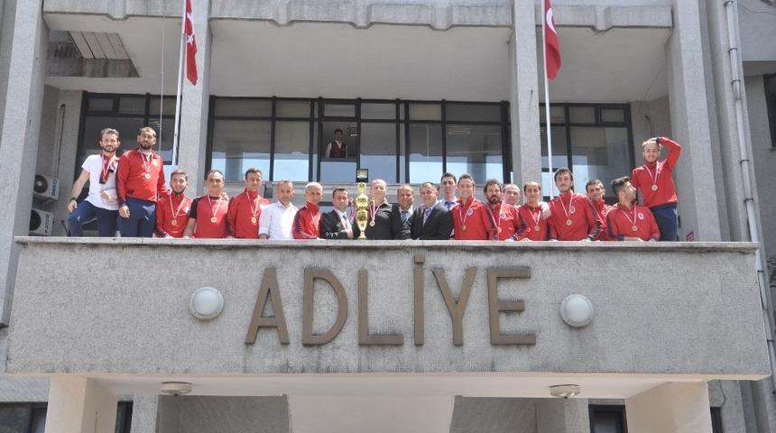 Başsavcı, şampiyon takımı makamında ağırladı